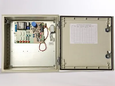 Pulstar Energizer Steuerungseinheit geöffnet
