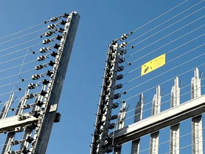 rotec Stromzaun System – Montage auf Stahlgitterzaun